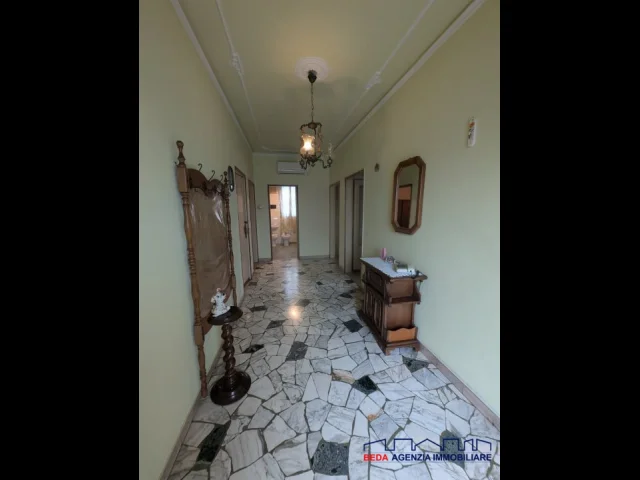 Casa singola da ristrutturare con 450 mq di giardino