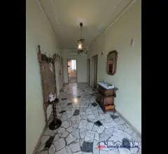 Casa singola da ristrutturare con 450 mq di giardino