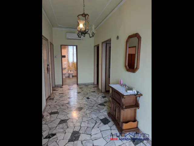 Appartamenti in Vendita - Casa singola da ristrutturare con 450 mq di giardino