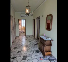 Appartamenti in Vendita - Casa singola da ristrutturare con 450 mq di giardino