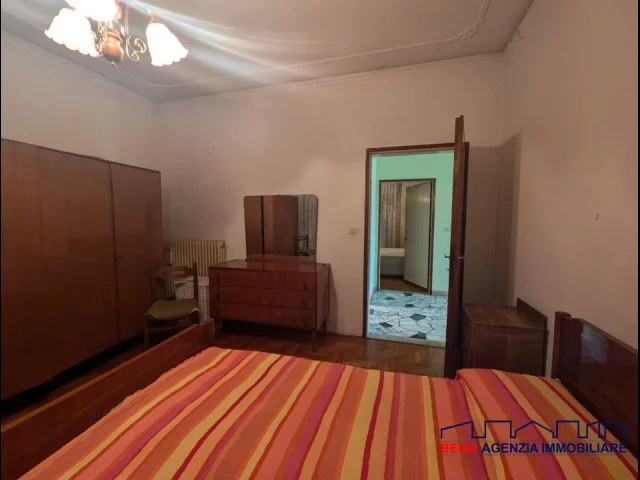Appartamenti in Vendita - Casa singola da ristrutturare con 450 mq di giardino