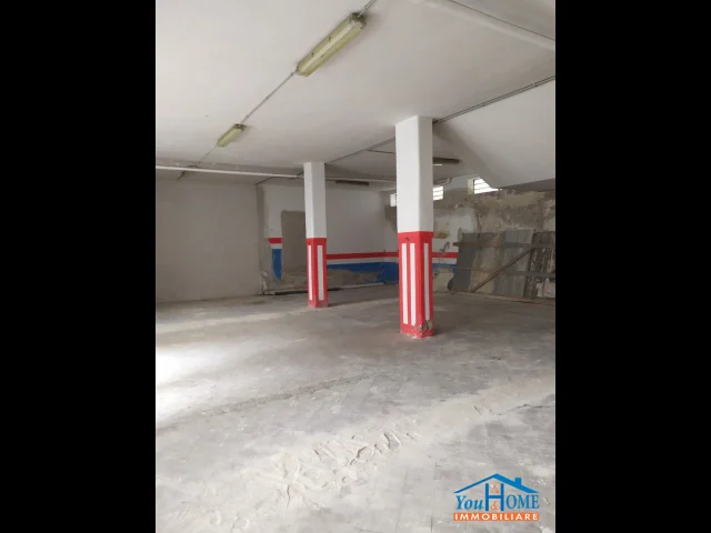 Appartamenti in Vendita - Locale deposito ad investimento piano terra