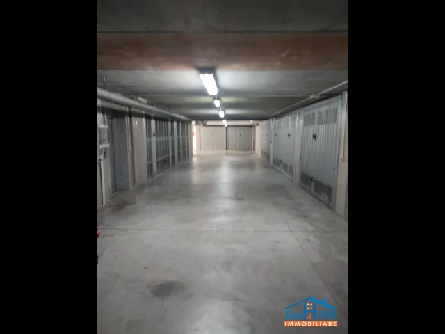 Appartamenti in Vendita - Box auto doppio di  50 mq