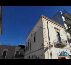 Appartamenti in Vendita - Soluzione indipendente -  p.zza umberto - carbonara