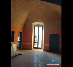 Appartamenti in Vendita - Soluzione indipendente -  p.zza umberto - carbonara