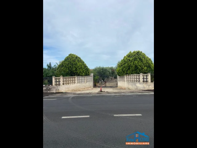 Appartamenti in Vendita - Terreno zona valenzano