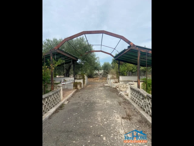 Appartamenti in Vendita - Terreno zona valenzano