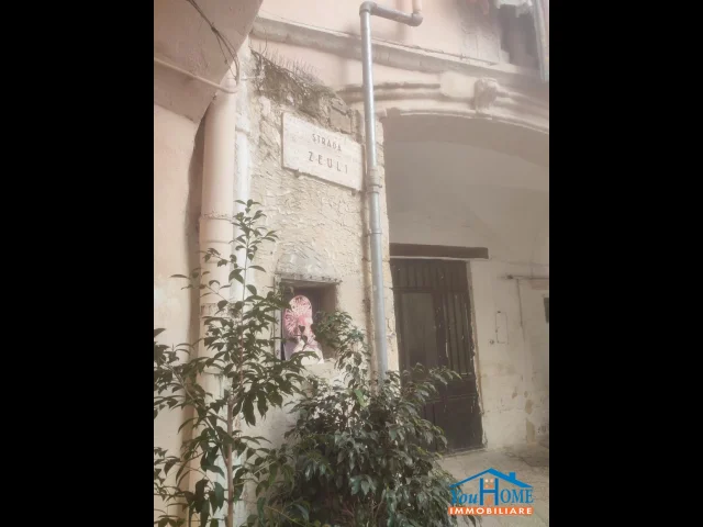 Appartamenti in Vendita - Via zeuli - bari vecchia