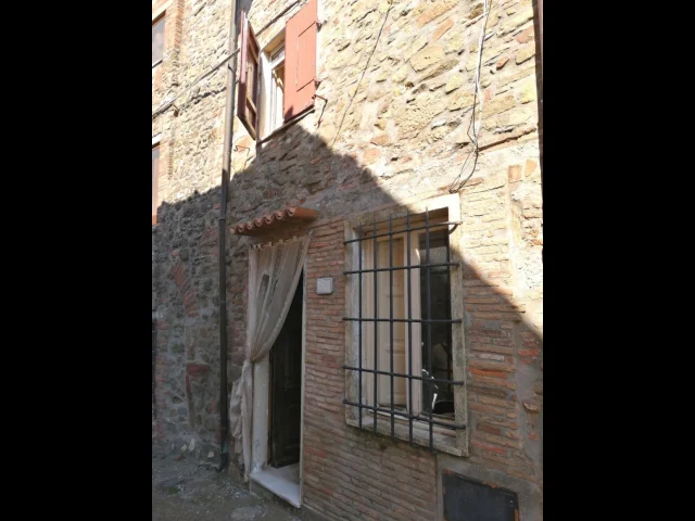 Caratteristica casa rustica di paese sulle colline di massarosa, localita' gualdo
