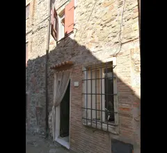 Appartamenti in Vendita - Caratteristica casa rustica di paese sulle colline di massarosa, localita' gualdo
