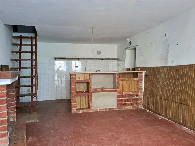 Appartamenti in Vendita - Caratteristica casa rustica di paese sulle colline di massarosa, localita' gualdo