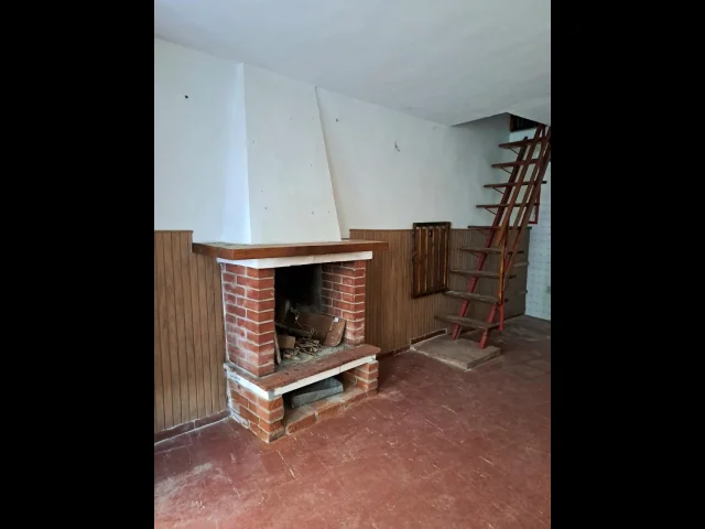 Appartamenti in Vendita - Caratteristica casa rustica di paese sulle colline di massarosa, localita' gualdo