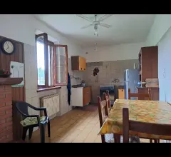 Appartamenti in Vendita - Piano di mommio casale con ampio terreno