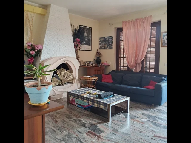 Appartamenti in Vendita - Massarosa bella villa singola adatta anche per due nuclei familiari