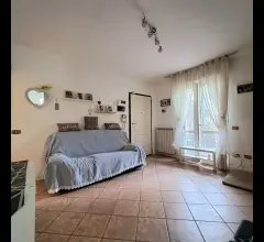 Viareggio prima periferia appartamento con grande giardino