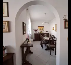 Appartamenti in Vendita - Nuda proprieta' di villa singola in piano di mommio