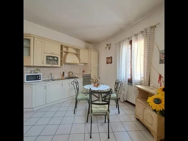 Appartamenti in Vendita - Stiava delizioso piano terra indipendente