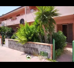 Appartamenti in Vendita - Trivani con cortile e giardinetto