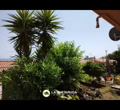 Appartamenti in Vendita - Trivani con cortile e giardinetto