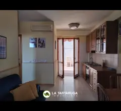 Appartamenti in Vendita - Trivani con cortile e giardinetto