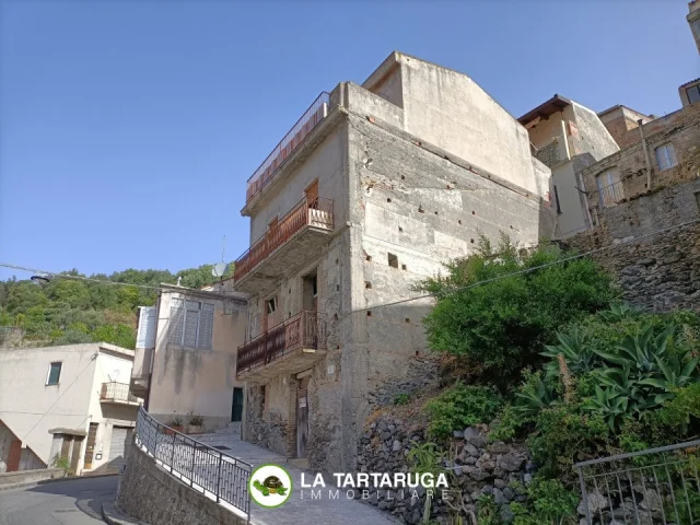 Appartamenti in Vendita - Panoramica casa indipendente