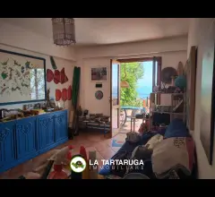 Appartamenti in Vendita - Panoramicissimo trilocale con curato cortile