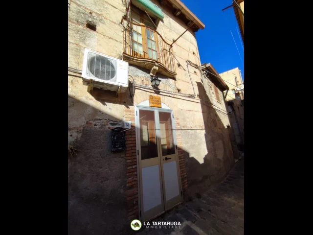 Appartamenti in Vendita - Casa  indipendente su due livelli