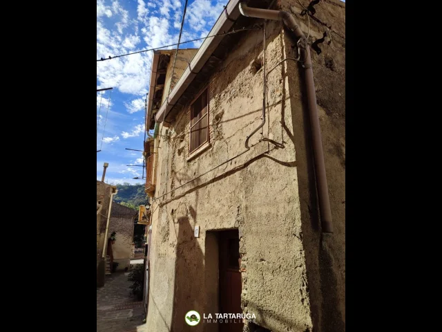 Appartamenti in Vendita - Casa  indipendente su due livelli