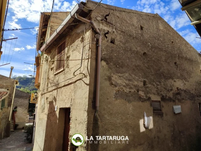 Appartamenti in Vendita - Casa  indipendente su due livelli
