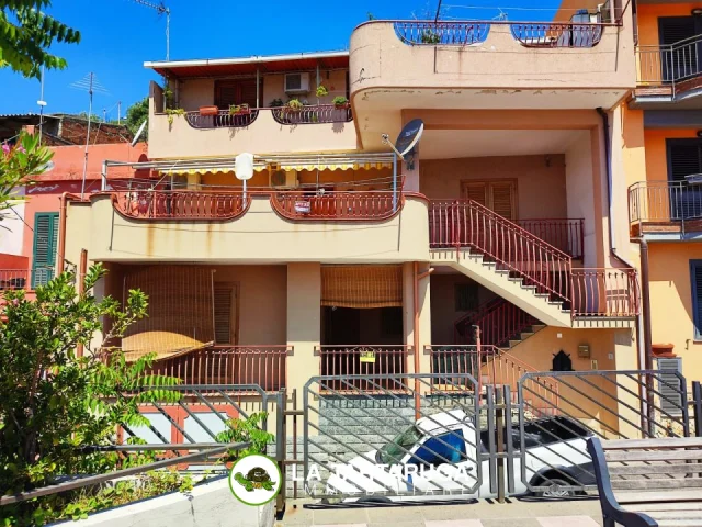 Appartamenti in Vendita - Panoramica casa indipendente con ampi spazi esterni