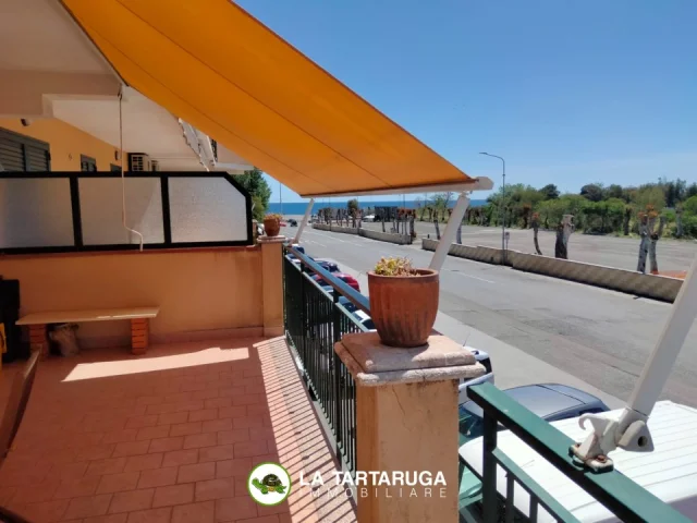 Appartamenti in Vendita - Appartamento vista mare