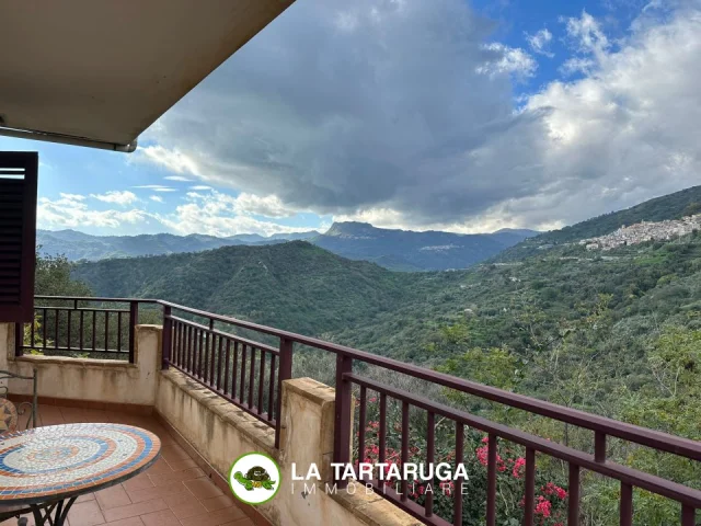 Appartamenti in Vendita - Panoramico appartamento a savoca