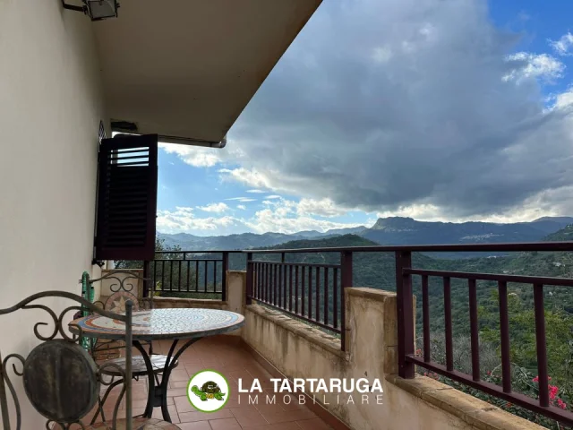 Appartamenti in Vendita - Panoramico appartamento a savoca