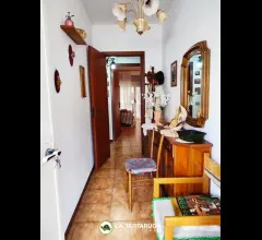 Appartamenti in Vendita - Appartamento in condominio con ampia veranda
