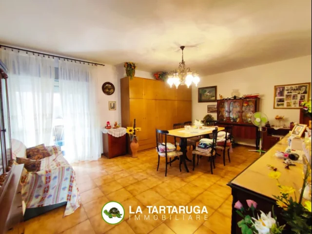 Appartamenti in Vendita - Appartamento in condominio con ampia veranda