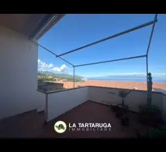 Panoramico bilocale con terrazzo e veranda