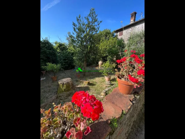 Affascinante casa rustica con giardino immersa nel verde
