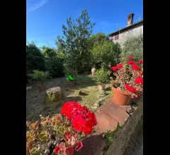 Affascinante casa rustica con giardino immersa nel verde