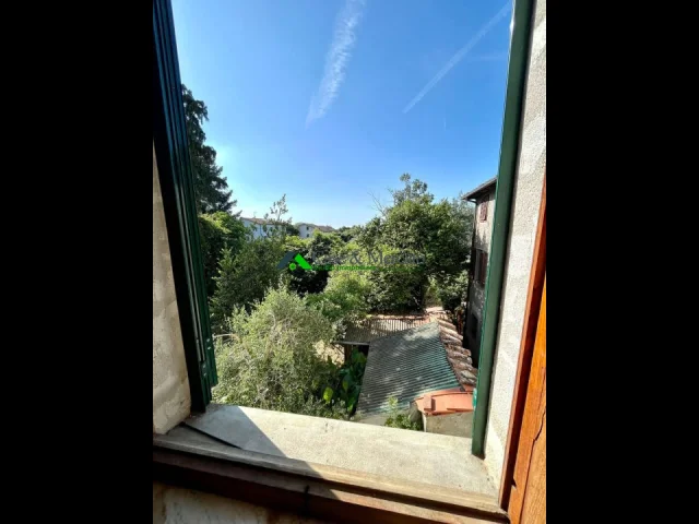 Appartamenti in Vendita - Affascinante casa rustica con giardino immersa nel verde