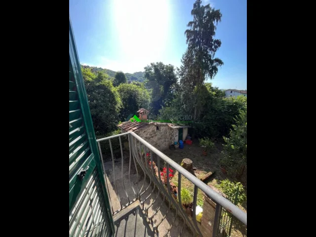 Appartamenti in Vendita - Affascinante casa rustica con giardino immersa nel verde