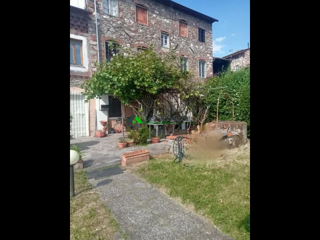 Grande terratetto con giardino