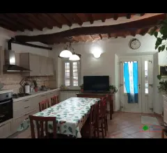 Graziosa casa di corte completamente ristrutturata