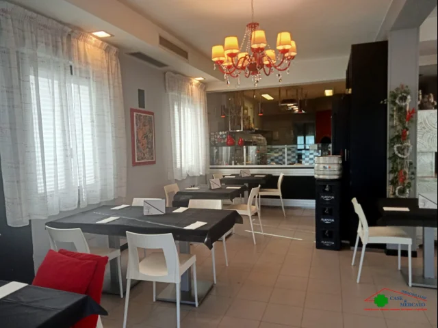 Appartamenti in Vendita - Avviatissima attività pizzeria e piccola ristorazione in ottima posizione