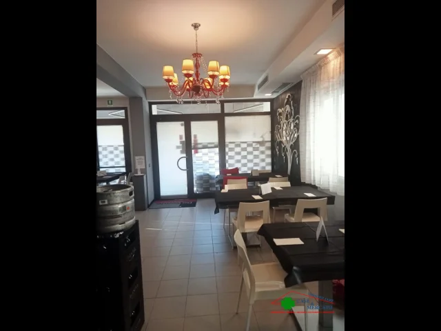 Appartamenti in Vendita - Avviatissima attività pizzeria e piccola ristorazione in ottima posizione