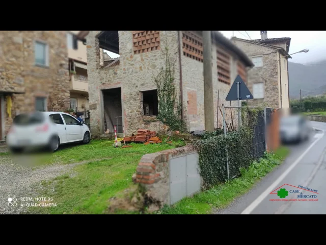 Appartamenti in Vendita - Bel rustico in aperta campagna con posti auto e spazio verde recintabile
