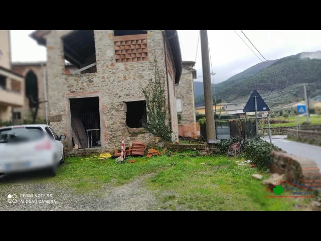 Appartamenti in Vendita - Bel rustico in aperta campagna con posti auto e spazio verde recintabile