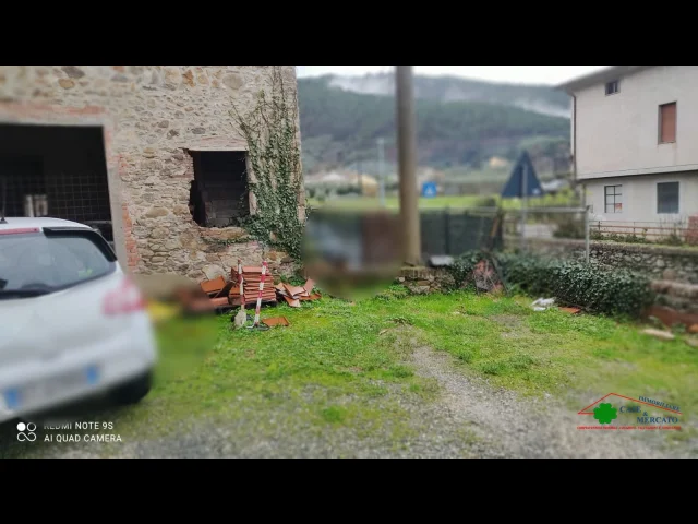 Appartamenti in Vendita - Bel rustico in aperta campagna con posti auto e spazio verde recintabile
