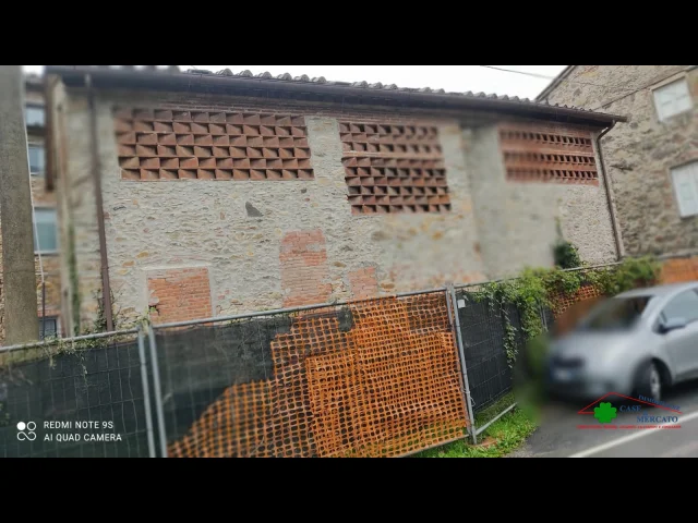 Appartamenti in Vendita - Bel rustico in aperta campagna con posti auto e spazio verde recintabile