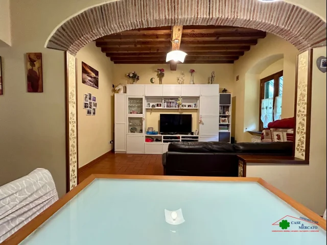 Appartamenti in Vendita - Grazioso appartamento con cantina zona piaggione