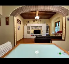 Grazioso appartamento con cantina zona piaggione